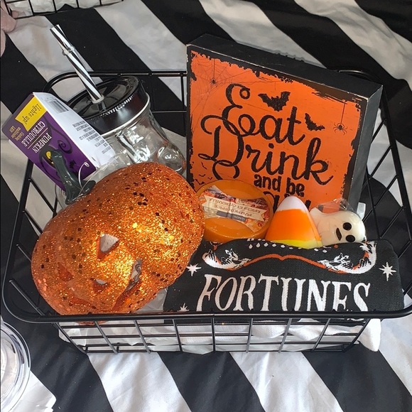 HALLOWEEN BASKETS!🎃🖤🎃🖤⚰️🕷🔪💀 - Picture 3 of 8